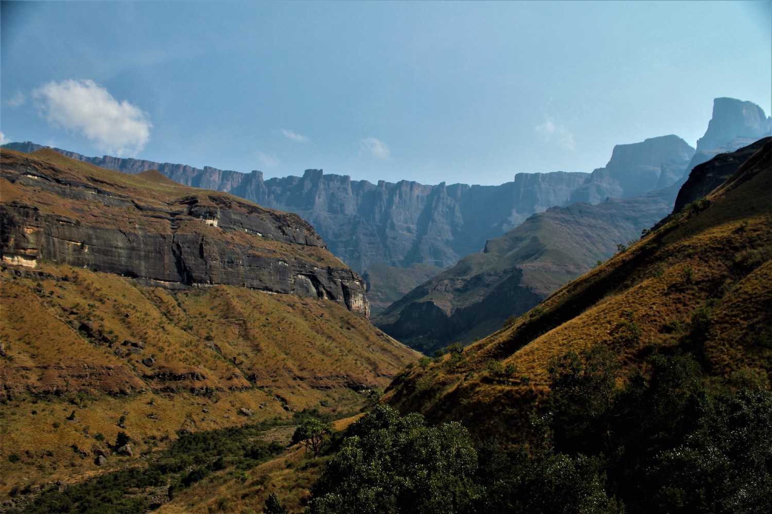 Montes de Drakensberg The Explorers